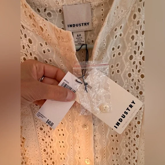NWT Industry Embroidered Eyelet Puff Sleeve Button-Up Cream Shirt - Picture 2 of 4